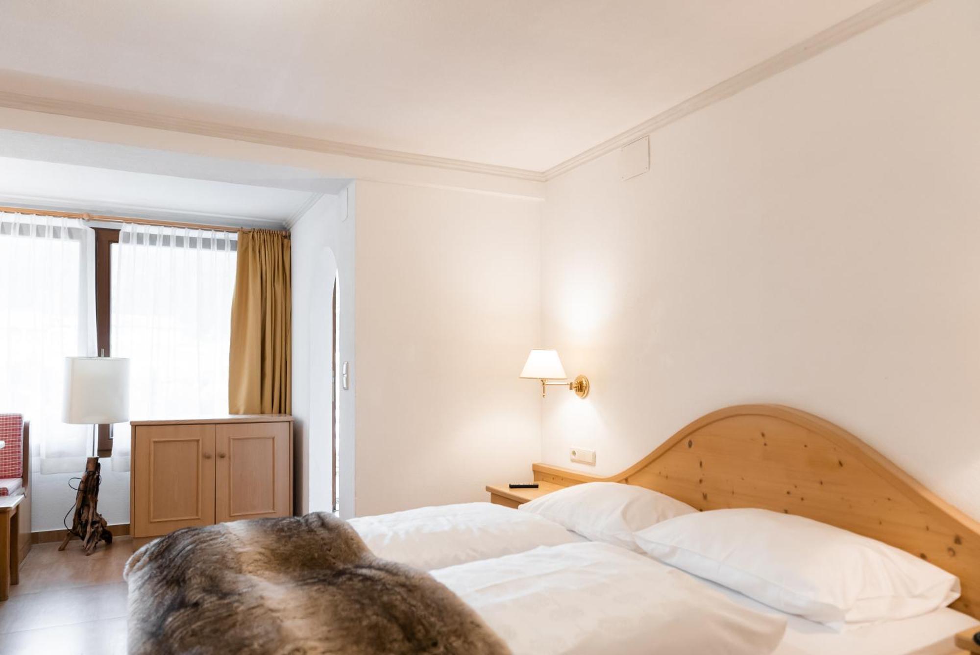 Helmhotel San Candido Ruang foto